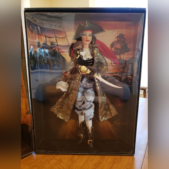 Collector's Gold Label 2007 "Pirate Barbie" - New w/ Certificate of Authenticity - Picture 8 of 15
